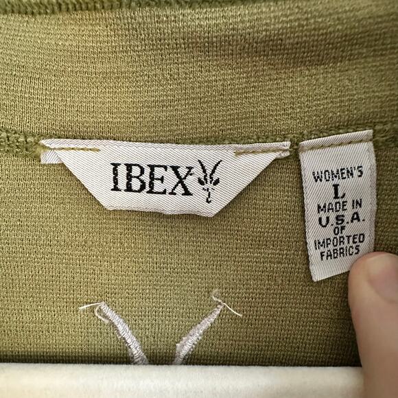 IBEX half zip top, outdoor wear clothing. 100% wool, size women’s large. - Picture 4 of 4